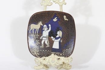 Arabia Kalevala vuosilautanen, 1991, suunnittelija Raija Uosikkinen, 1991, serikuva, Kalevala-aihe
