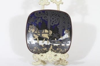 Arabia Kalevala vuosilautanen, 1984, suunnittelija Raija Uosikkinen, 1984, serikuva, Kalevala-aihe