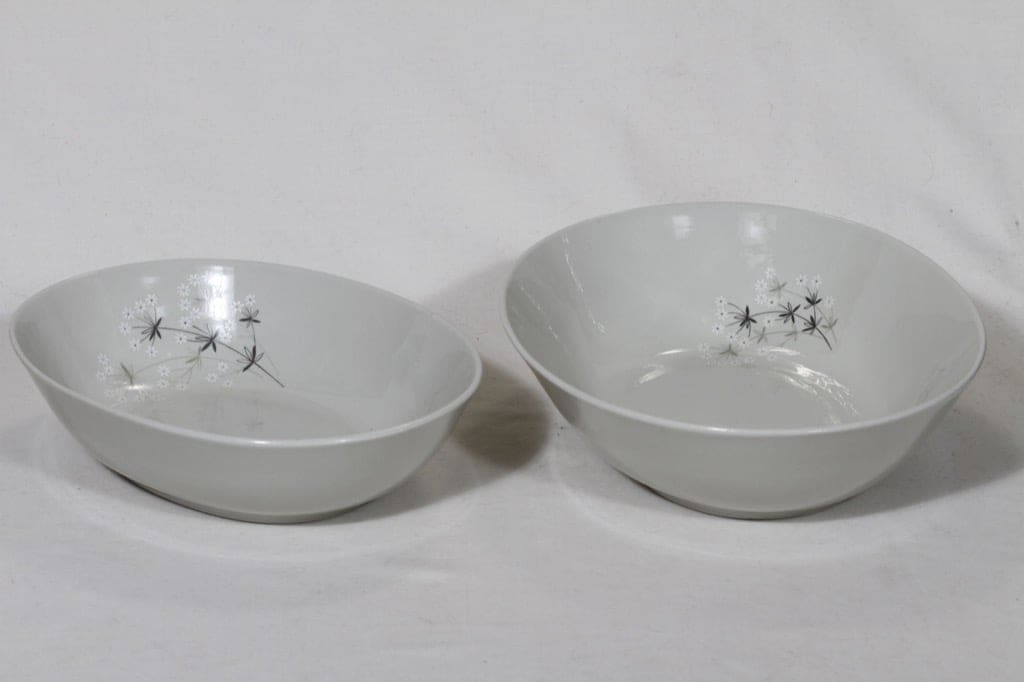 Arabia Lumikukka bowls, different sizes, 2 pcs, designer Raija Uosikkinen, silk screening, flower theme