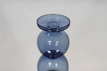 Iittala 2660 kynttilänjalka, sininen, suunnittelija Erkki Vesanto, pieni