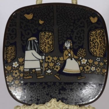 Arabia vuosilautanen, 1977, suunnittelija Raija Uosikkinen, 1977, serikuva, Kalevala-aihe