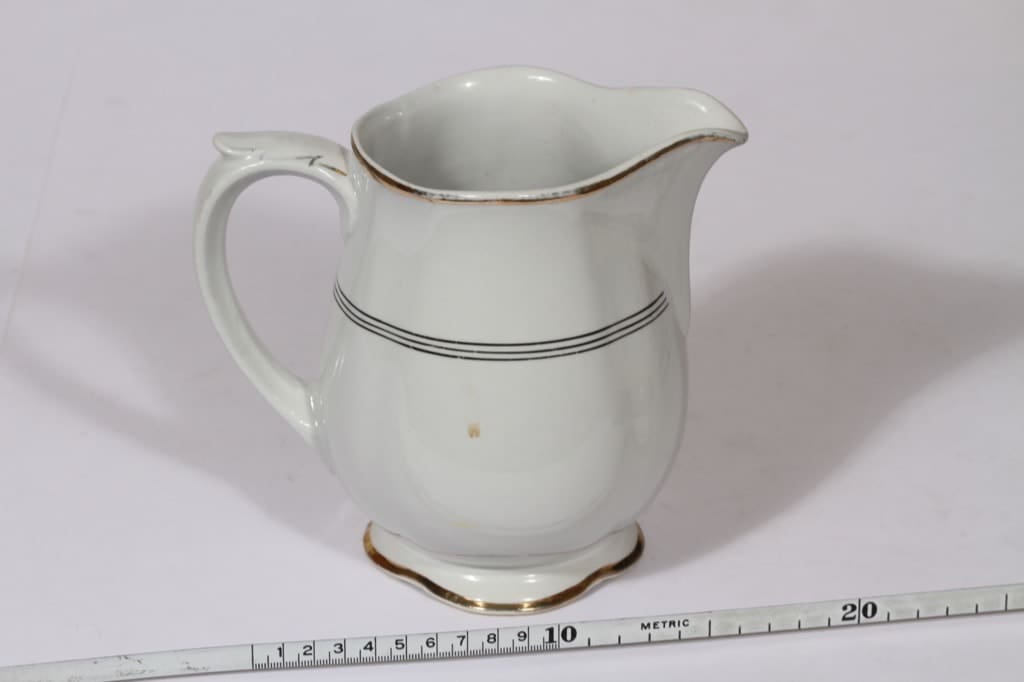 Arabia AS kaadin, 1 l, suunnittelija , 1 l, viivakoriste, kullattu kuva 2