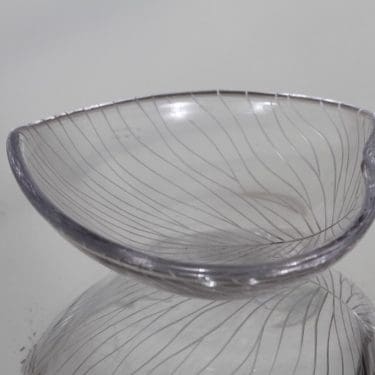 Iittala 3268 taide-esine, kirkas, suunnittelija Tapio Wirkkala, pieni, viivahiottu