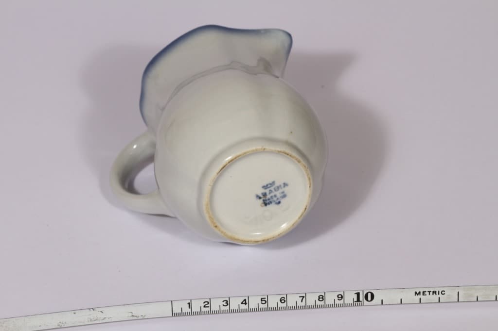 Arabia Nina kaadin, 0.5 l, suunnittelija , 0.5 l, pieni, puhalluskoriste kuva 3