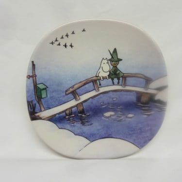 Arabia Muumi wall plate, Ystävyys, designer Tove Jansson, Tove Slotte, small, silk screening, muumi theme