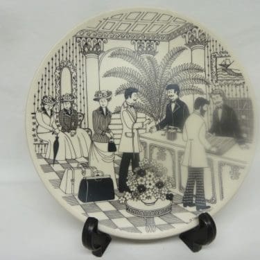 Arabia annual plate, 1982, designer Raija Uosikkinen, Porter, silk screening, ordered decoration
