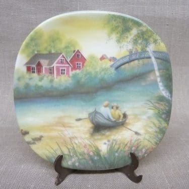 Arabia wall plate Rowers designer Anita Rantanen-Siemers