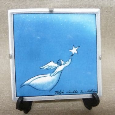 Arabia wall plate Flying angel design Heljä Liukko-Sundström