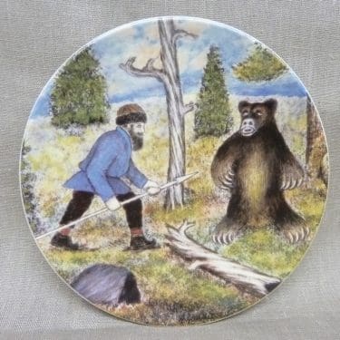 Arabia decorative plate, Rohkeat Urokset, designer Andreas Alariesto, silk screening, Lapland theme, naive