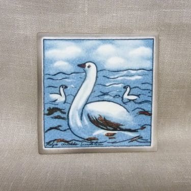 Arabia Joutsen decorative plate, designer Heljä liukko-Sundström, small, silk screening, signed