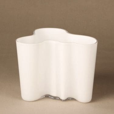 Iittala Savoy vase, white, Alvar Aalto