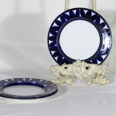 Arabia Sotka saucer, hand-painted, 3 pcs, designer Raija Uosikkinen, hand-painted