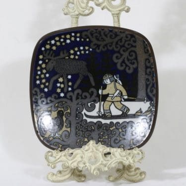 Arabia Kalevala vuosilautanen, 1978, suunnittelija Raija Uosikkinen, 1978, Kalevala-aihe