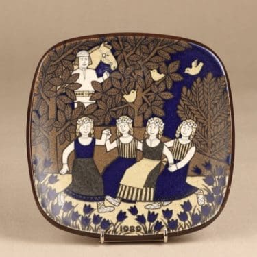 Arabia Kalevala annual plate 1989 designer Raija Uosikkinen