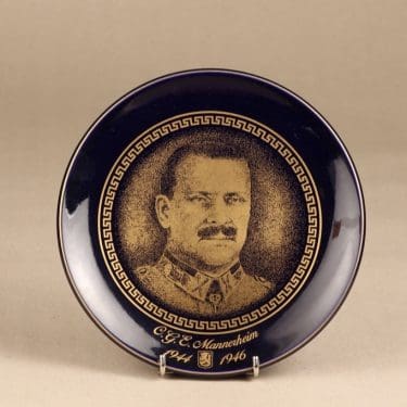 Arabia wall plate The president of Finland Marsalkka C.G.E. Mannerheim designer Veikko Roininen