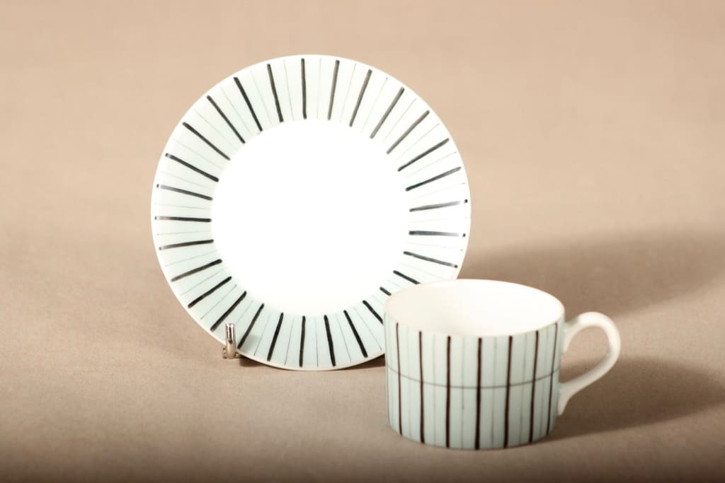 Arabia TM mocha cup, hand-painted, Esteri Tomula 2