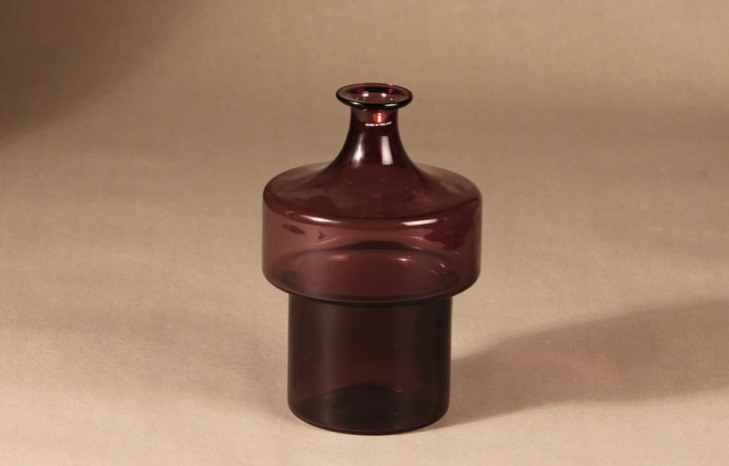 Iittala 2509 pullo, pinottava, suunnittelija Timo Sarpaneva, pinottava