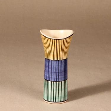 Kupittaan savi vase, signed designer Laila Zink