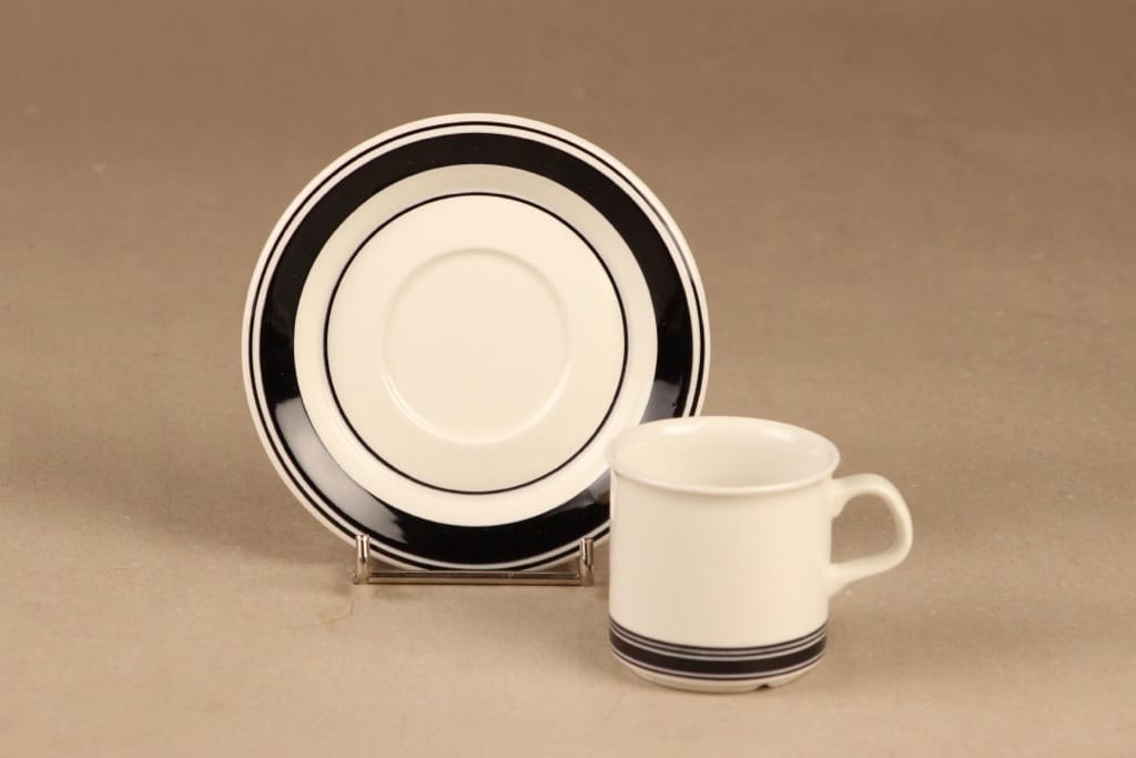 Arabia Faenza raita espressokuppi, mustaraita, suunnittelija Inkeri Seppälä, mustaraita, serikuva, raitakoriste kuva 2
