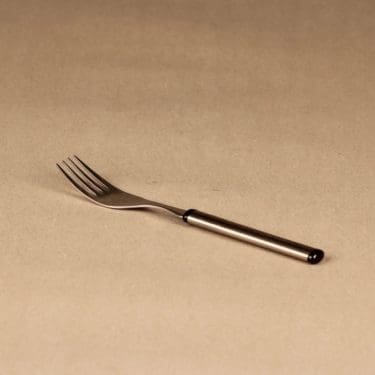 Hackman Elegia dessert fork designer Ahti Majuri