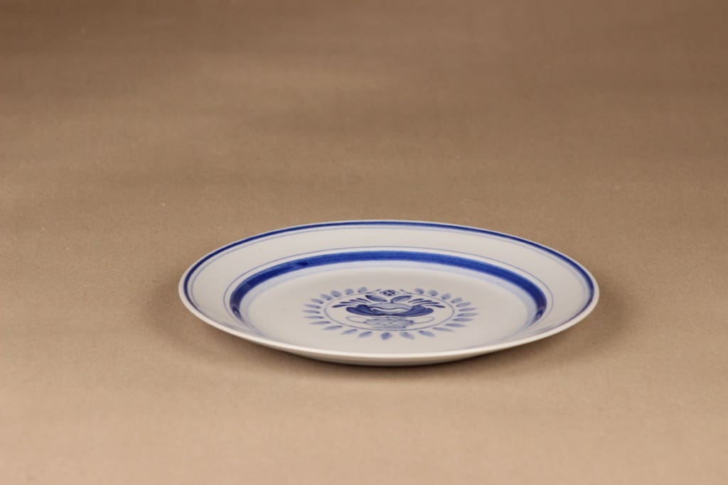 Arabia Blue Rose lautanen, matala 19.5 cm, suunnittelija Svea Granlund, matala 19.5 cm, käsinmaalattu,kukka-aihe kuva 3