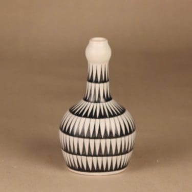 Kupittaan savi vase, hand-painted designer Orvokki Laine
