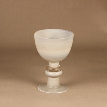 Nuutajärvi art glass coblet with feet designer Heikki Orvola