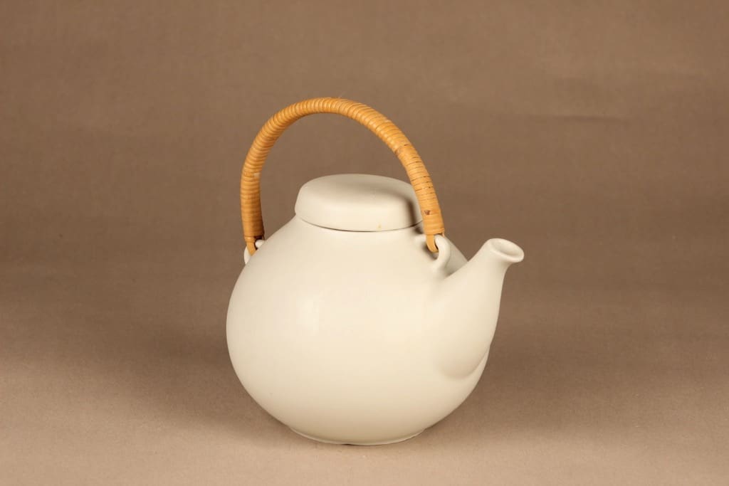 Arabia GA 3 teekannu, rottinkikahvalla, suunnittelija Ulla Procope, rottinkikahvalla, 1.6 l kuva 2