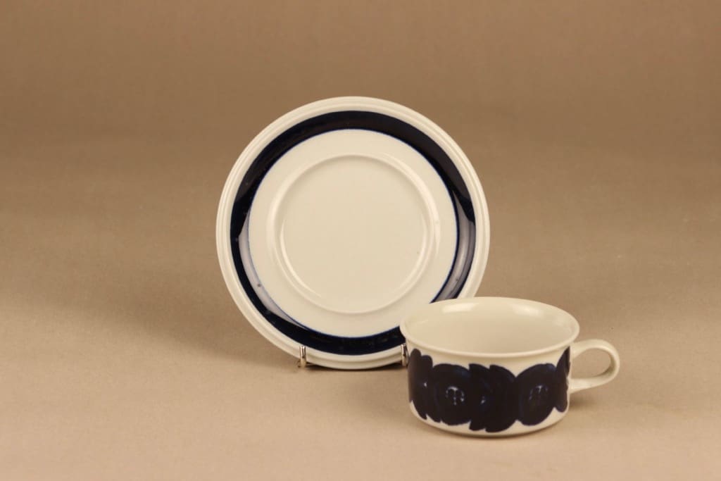 Arabia Anemone tea cup and plates(2), hand-painted designer Ulla Procope 2