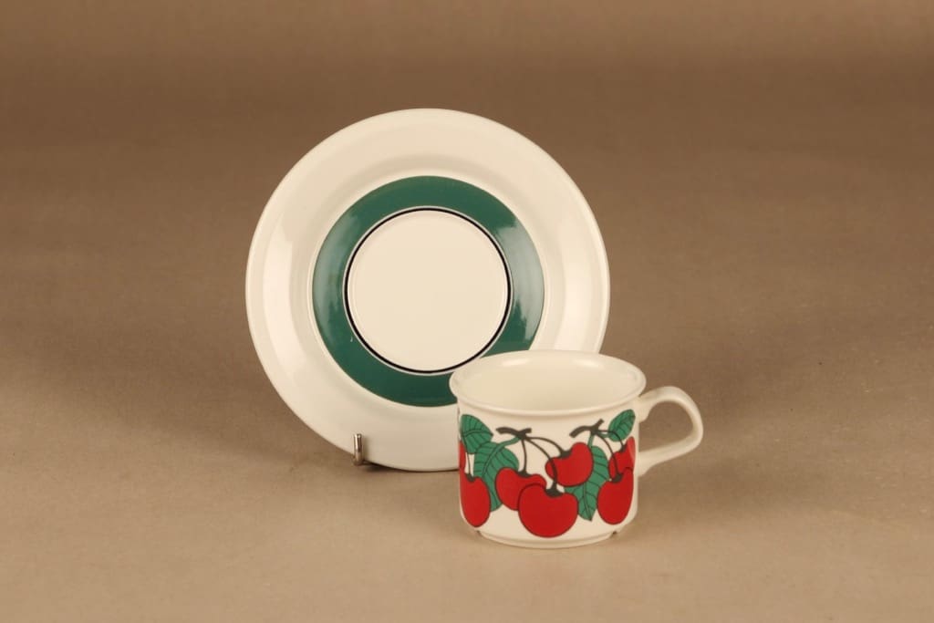 Arabia Kirsikka coffee cup and plates designer Inkeri Seppälä 2