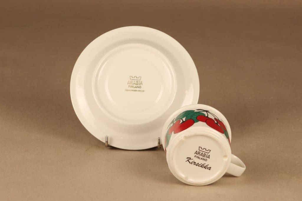 Arabia Kirsikka coffee cup and plates designer Inkeri Seppälä 3