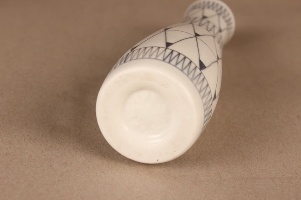 Arabia vase, hand-painted designer Esteri Tomula 2