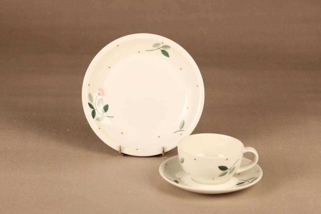 Arabia Kukka coffee cup and plates designer Dorrit von Fieandt