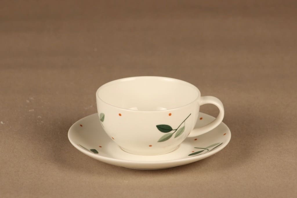 Arabia Kukka coffee cup and plates designer Dorrit von Fieandt 2