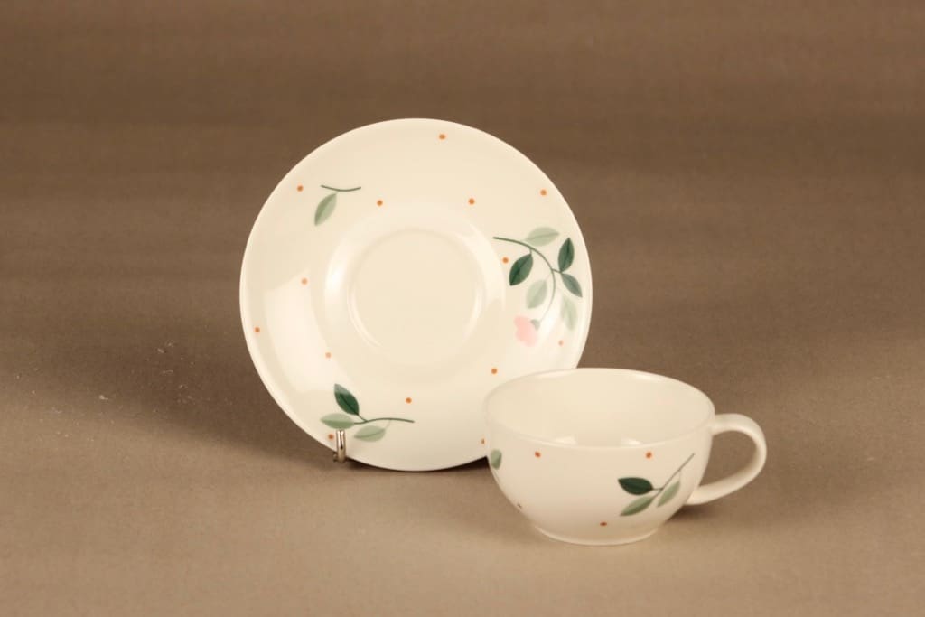 Arabia Kukka coffee cup and plates designer Dorrit von Fieandt 3