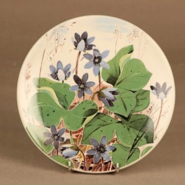 Arabia Maakuntakukka wall plate  Anemone designer Kirsti  Brandt