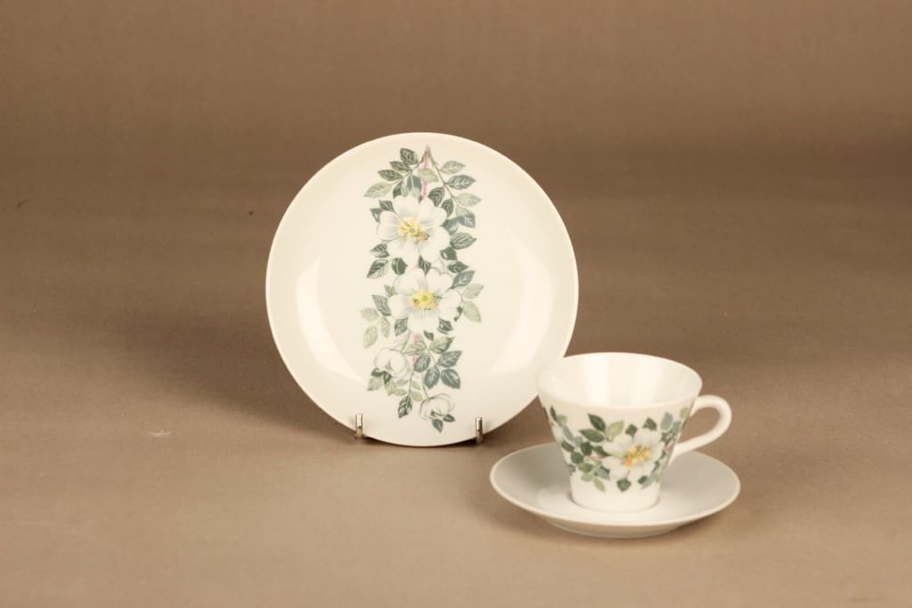 Arabia Juhannus coffee cup and plates (2) designer Raija Uosikkinen