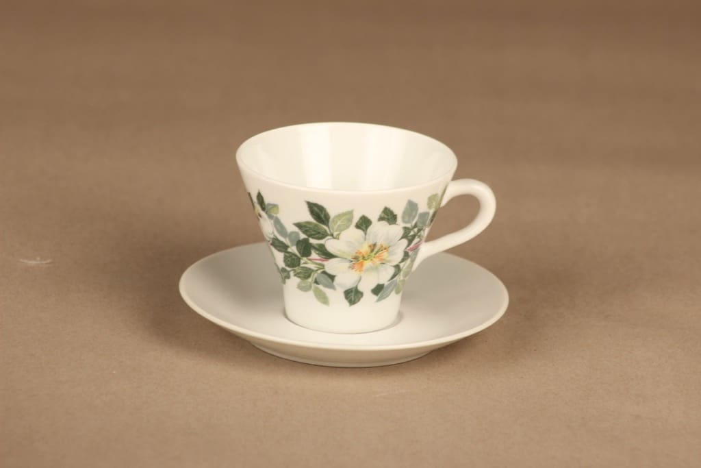 Arabia Juhannus coffee cup and plates (2) designer Raija Uosikkinen 2