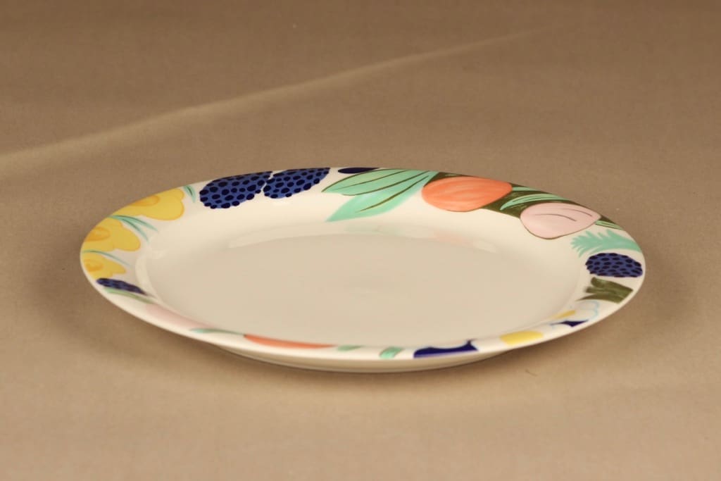 Arabia Poetica lautanen, 26 cm, suunnittelija Dorrit von Fieandt, 26 cm, kukka, serikuva