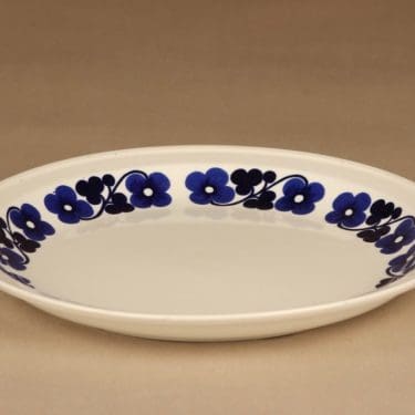 Arabia Aamu serving plate designer Esteri Tomula