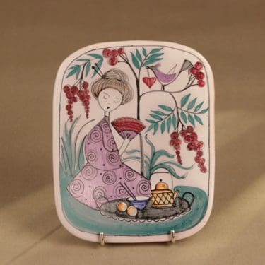 Kupittaan savi wall plate, hand-painted designer Laila Zink