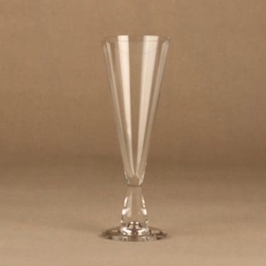 Iittala Tiima sparkling wine glass designer Tapio Wirkkala