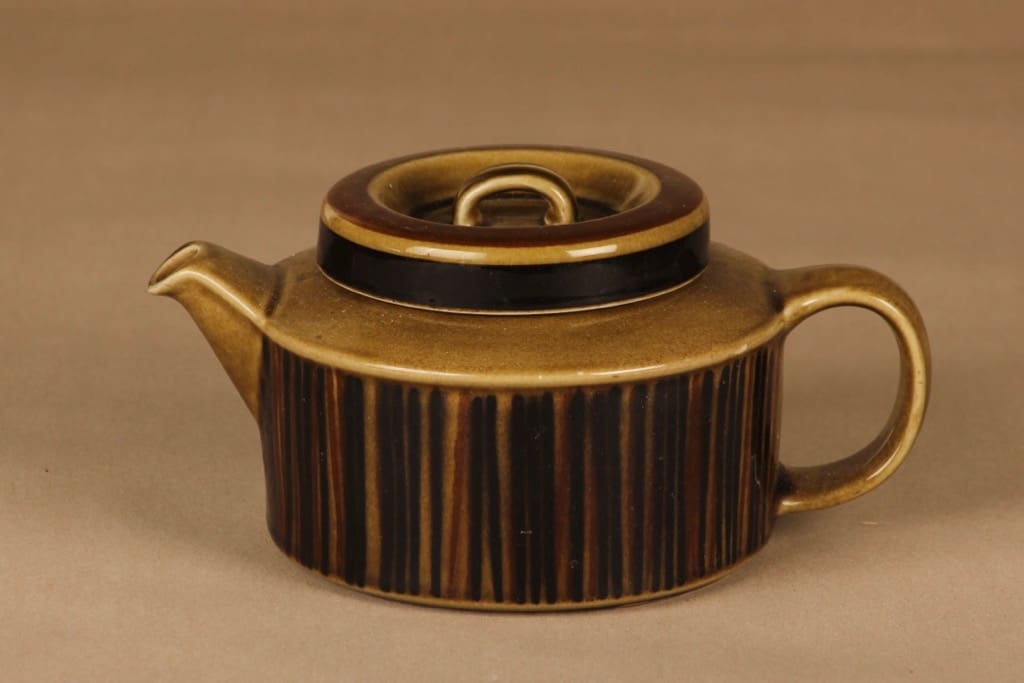 Arabia Kosmos teekaadin, 1.35 l, suunnittelija Gunvor Olin-Grönqvist, 1.35 l, puhalluskoriste