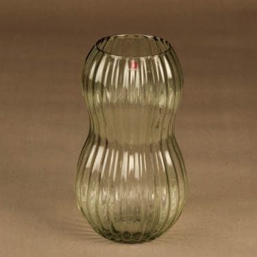 Iittala vase Kreeta, light green designer Tiina Nordström