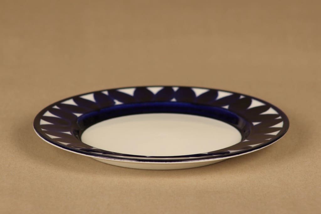 Arabia Sotka lautanen, 17.5 cm, suunnittelija Raija Uosikkinen, 17.5 cm, käsinmaalattu kuva 2
