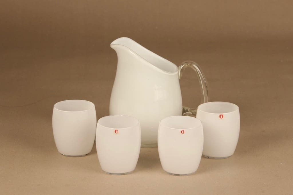 Iittala kaadin ja 4 lasia, valkoinen, 1+4 kpl, suunnittelija Maire Gullichsen,