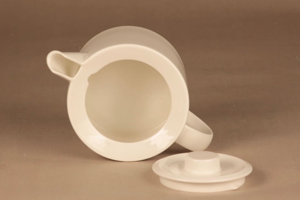 Arabia Moreeni tea pot designer Heikki Orvola 2