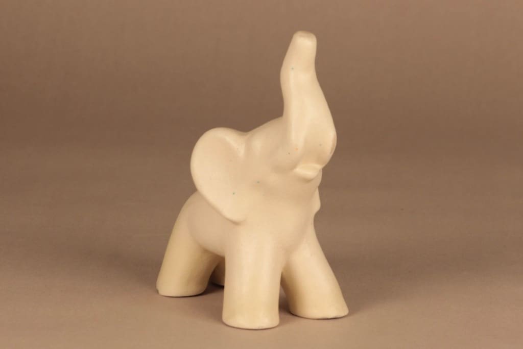 Kupittaan Savi 359III figuuri, Norsu, suunnittelija Kerttu Suvanto-Vaajakallio, Norsu kuva 2