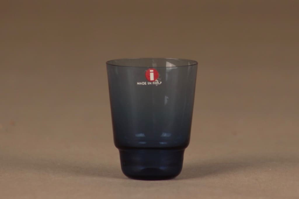 Iittala i-106 snapsilasi, sininen, suunnittelija Timo Sarpaneva,