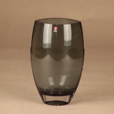 Iittala Leia maljakko suunnittelija